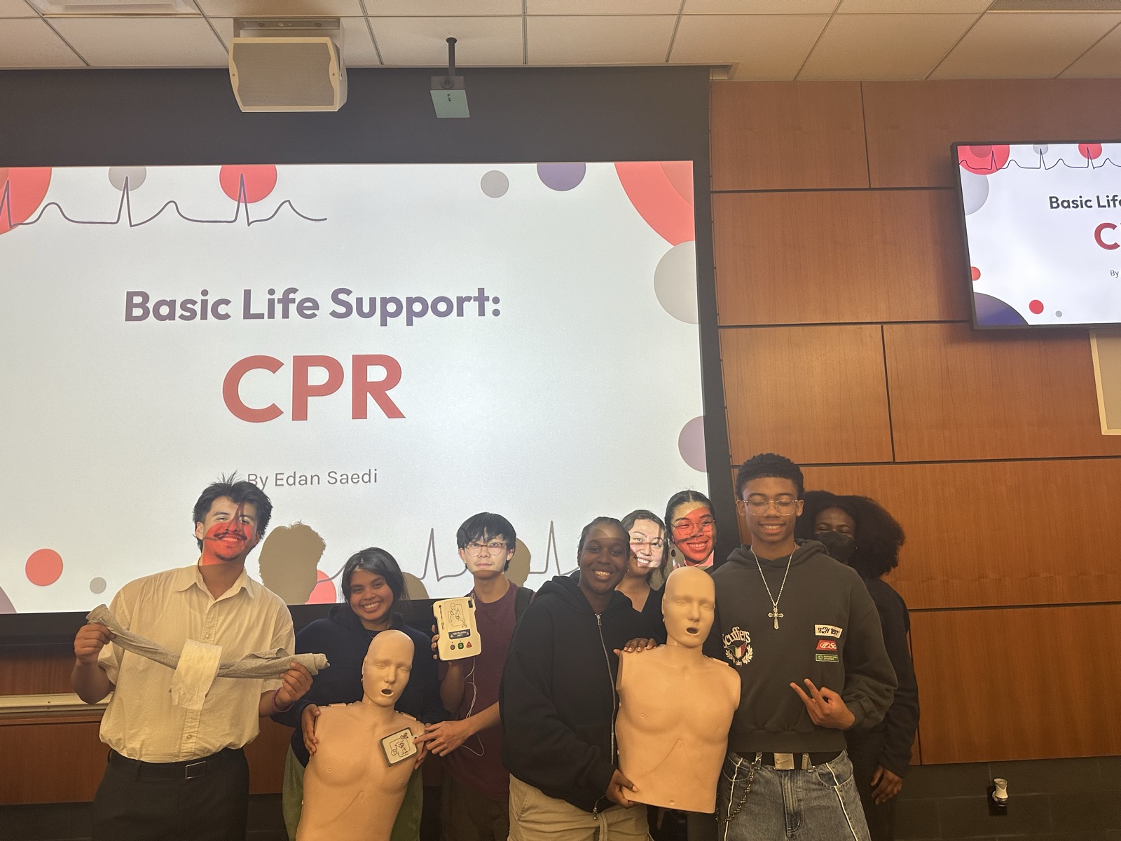 A Sidewalk Medic community training session